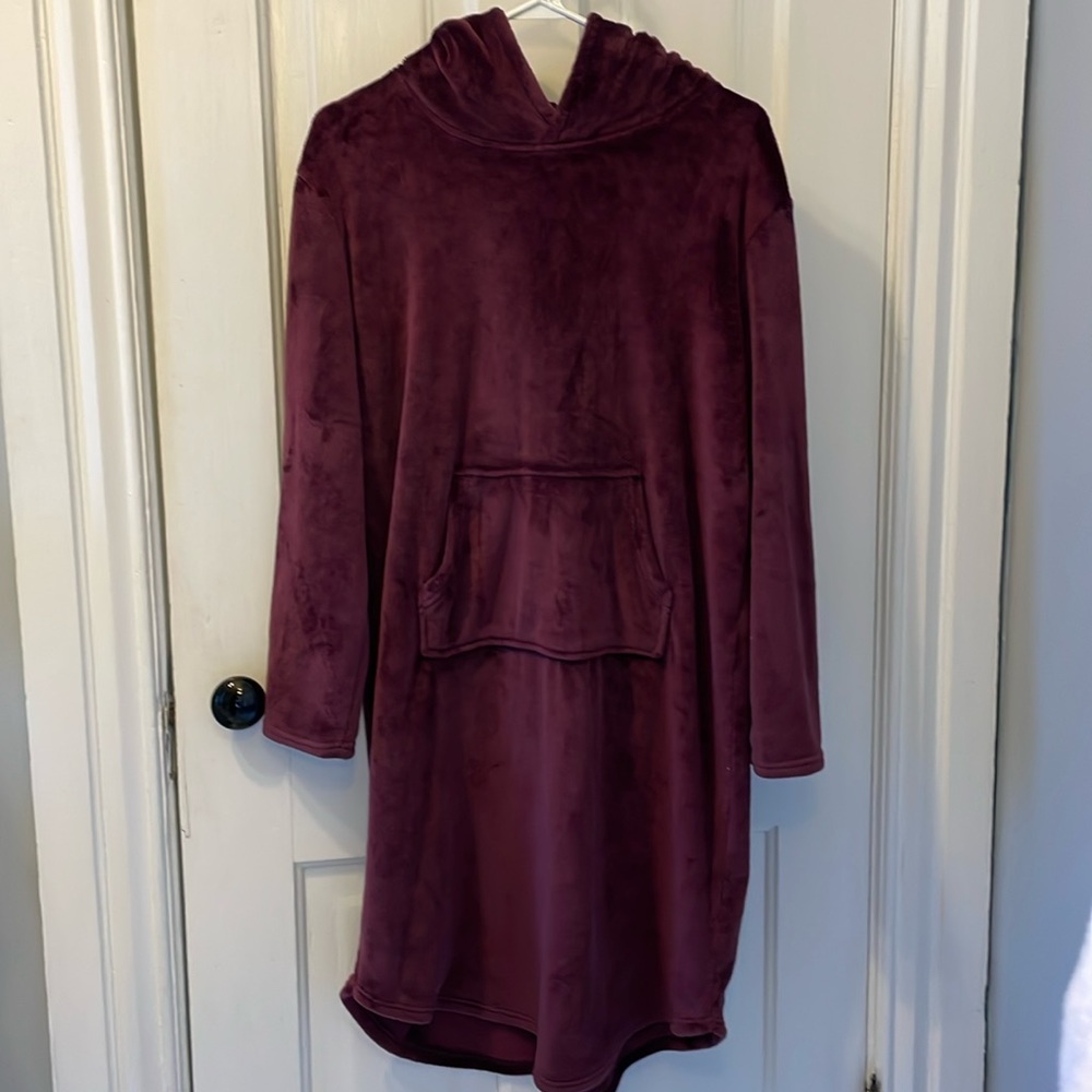 Fleece Robe, size small/medium